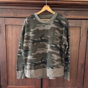 Time and Tru women’s lightweight camo sweatshirt
